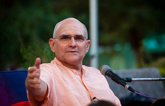 Swami Shankarananda on meditation retreat in Ganeshpuri India